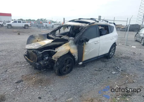 2015 Toyota Rav4 Xle z USA, uszkodzony, nr VIN JTMWFREV0FJ047999